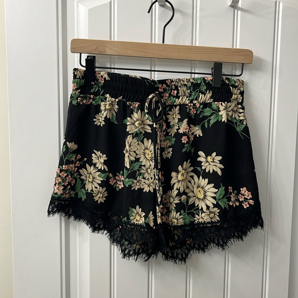 Audrey floral lace shorts